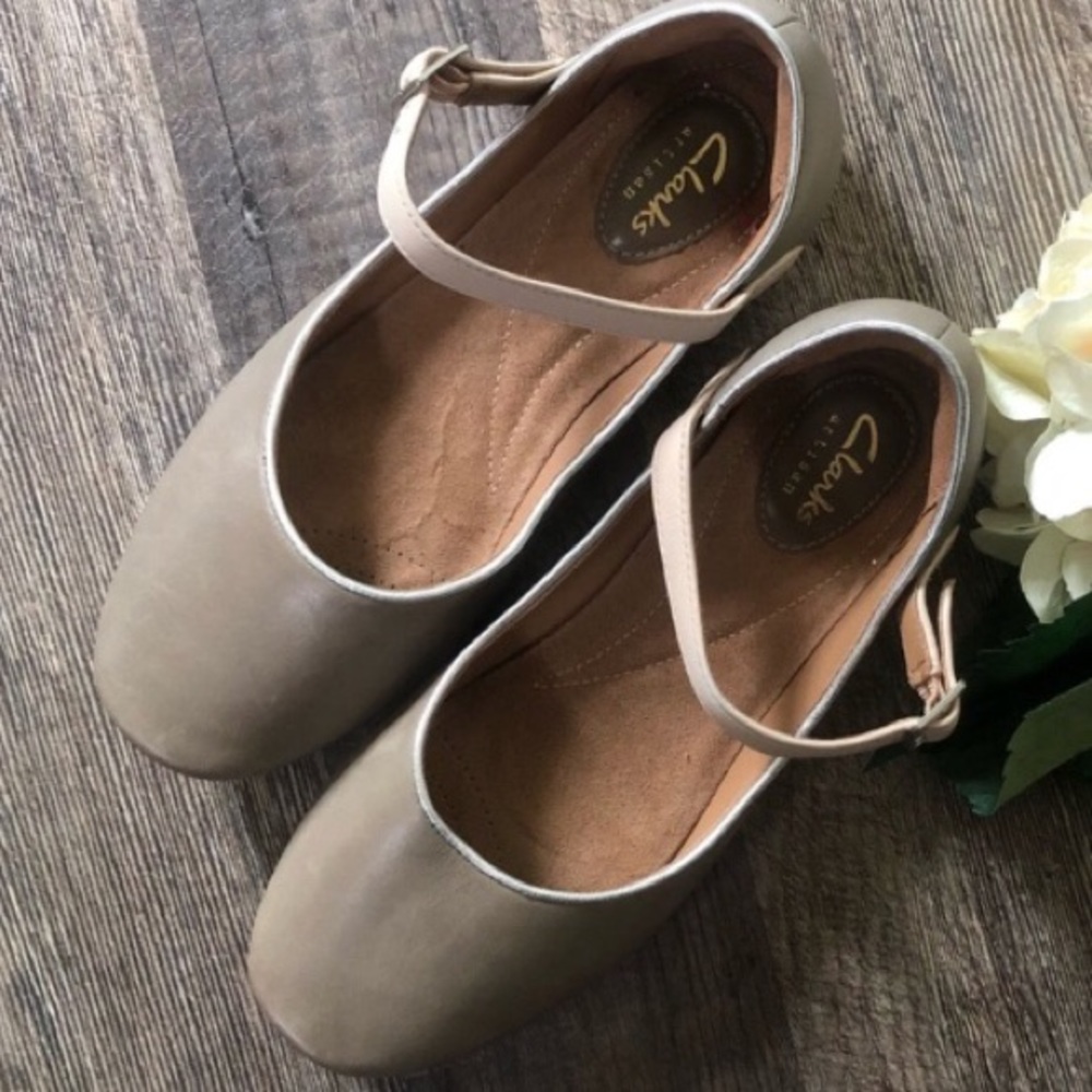 Clark’s artisan maryjane flats